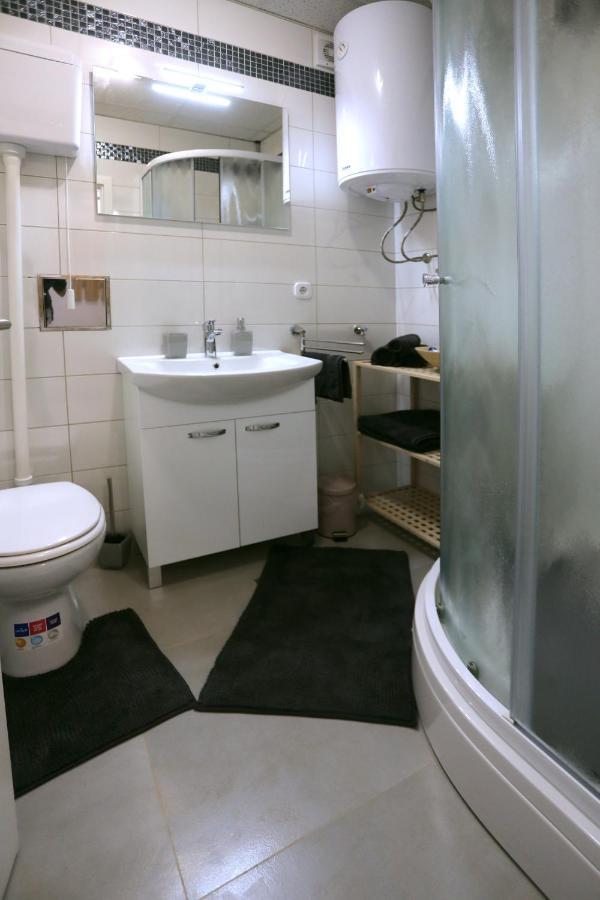 Studio Apartman Ana 奥西耶克 外观 照片